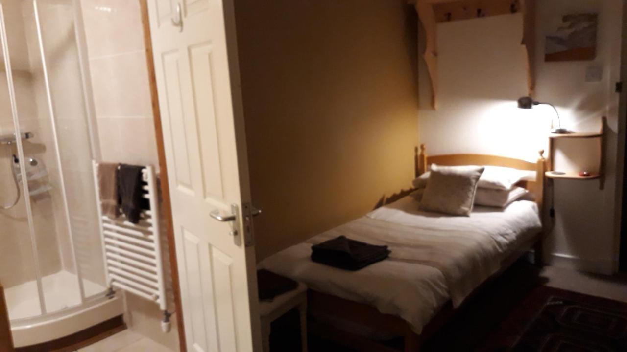 Twin Room with Private Bathroom